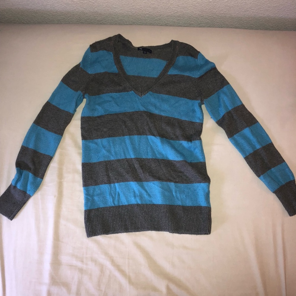 Gap sweater